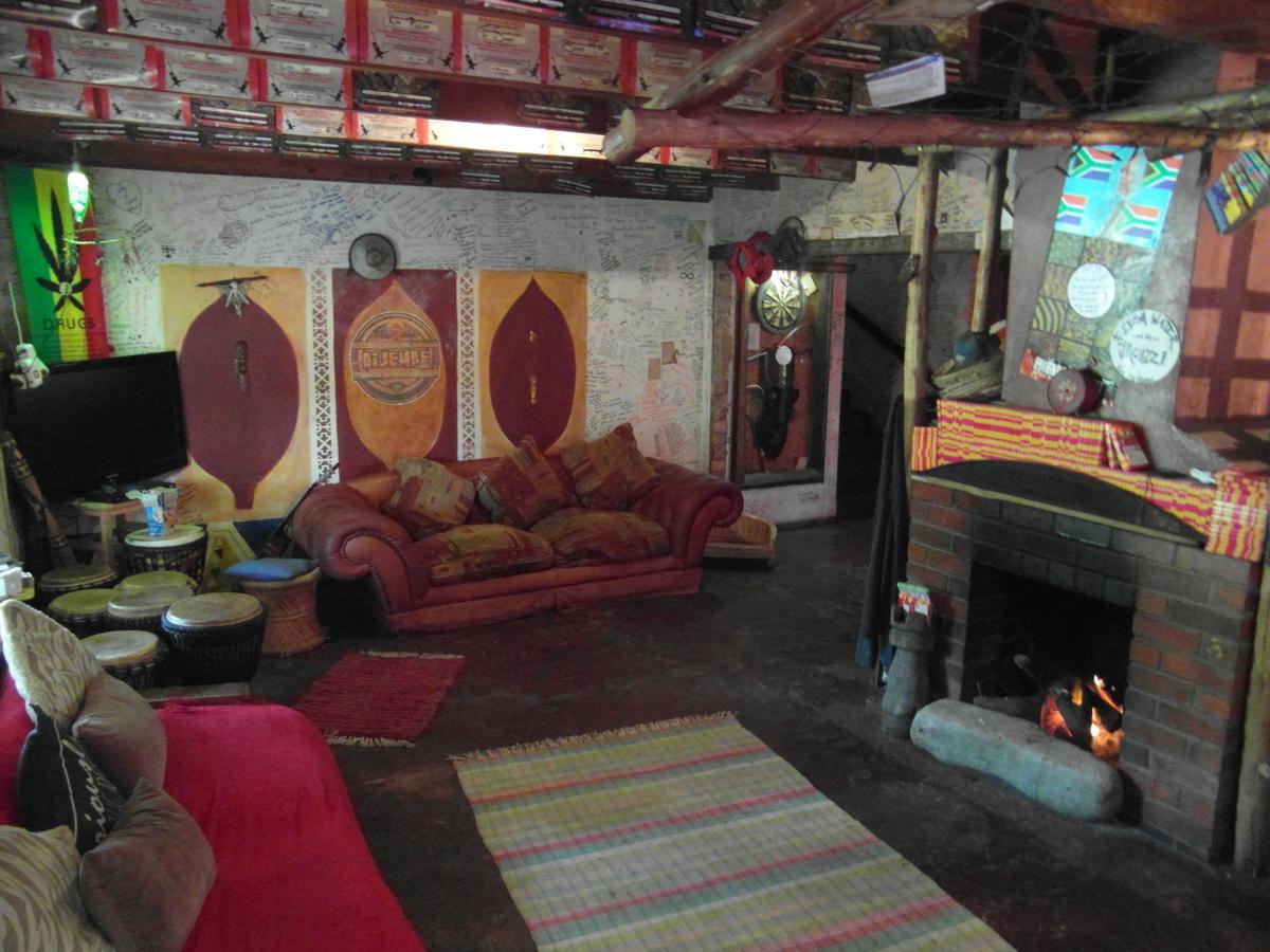 Dijembe Backpackers Lodge Стормсривиер Екстериор снимка