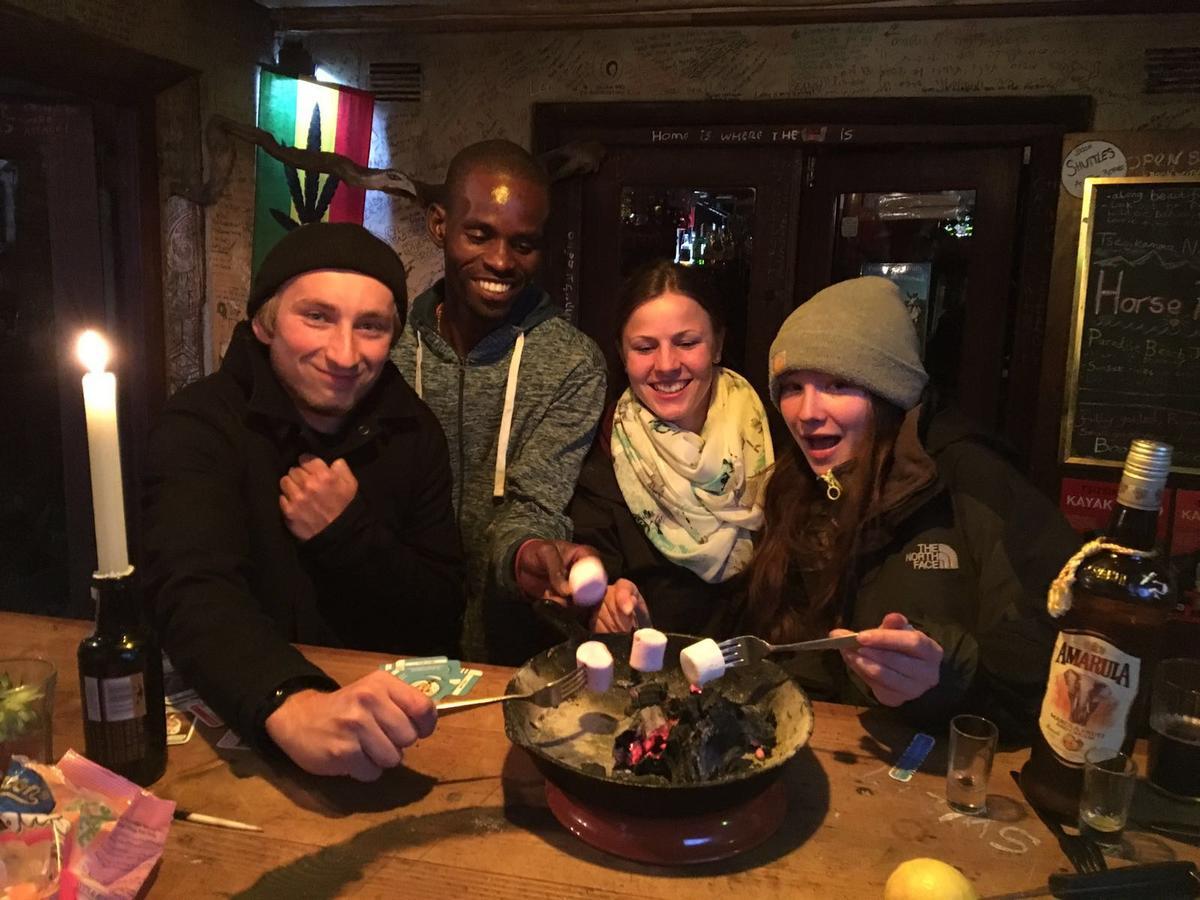 Dijembe Backpackers Lodge Стормсривиер Екстериор снимка